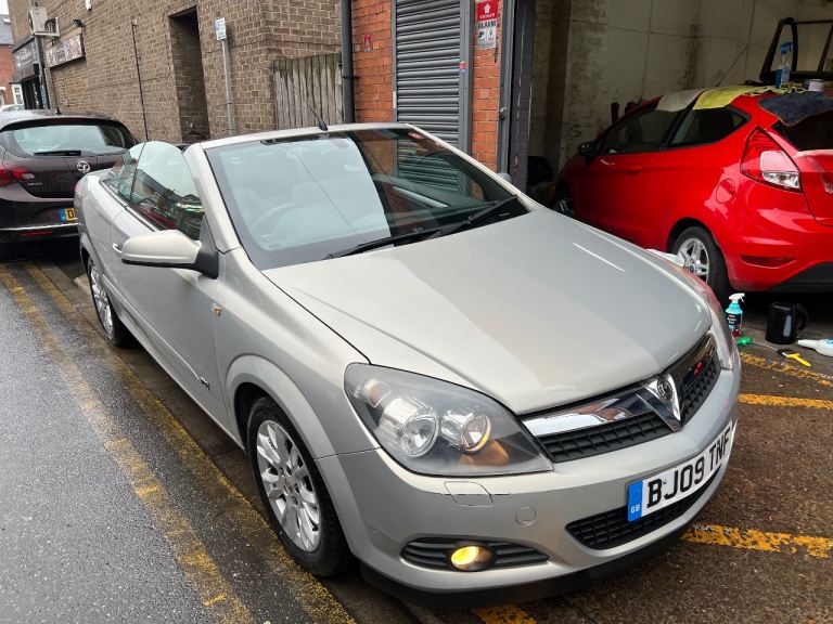 VAUXHALL ASTRA 1.6 TWINTOP CONVERTIBLE 63,000 miles!!!