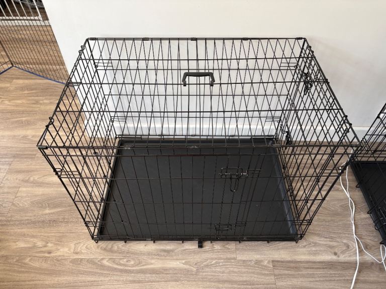 Black medium pet crate