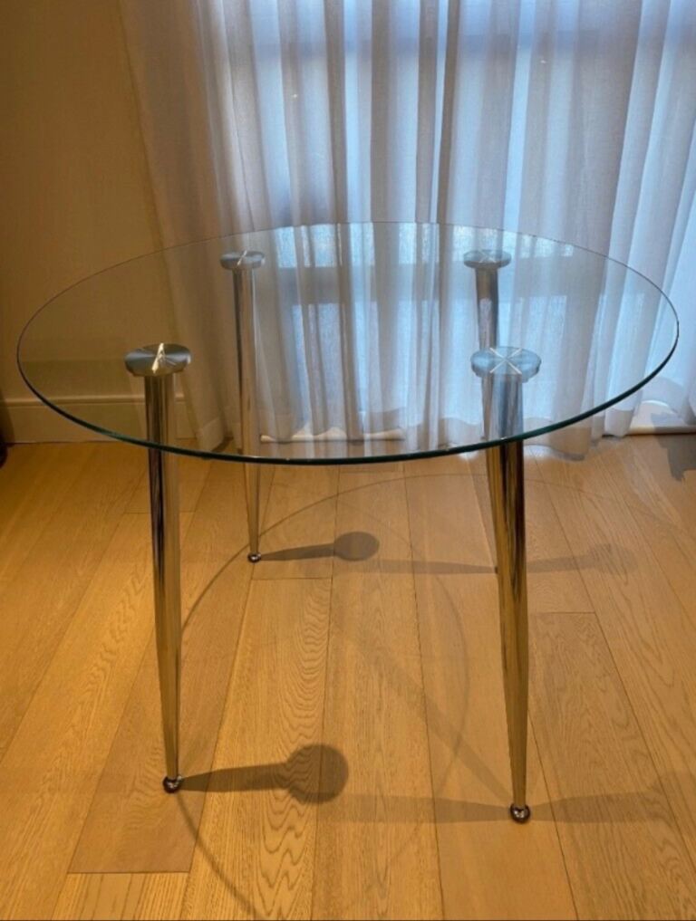 Quality Small Dinning Table 3ft Width By 2.5 Ft Height