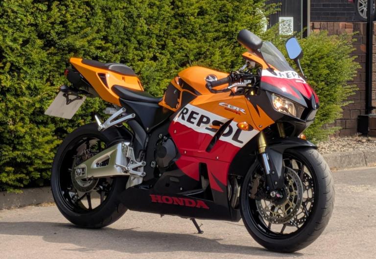 HONDA CBR600RR - 2017 17 - LOW MILES - AKRAPOVIC
