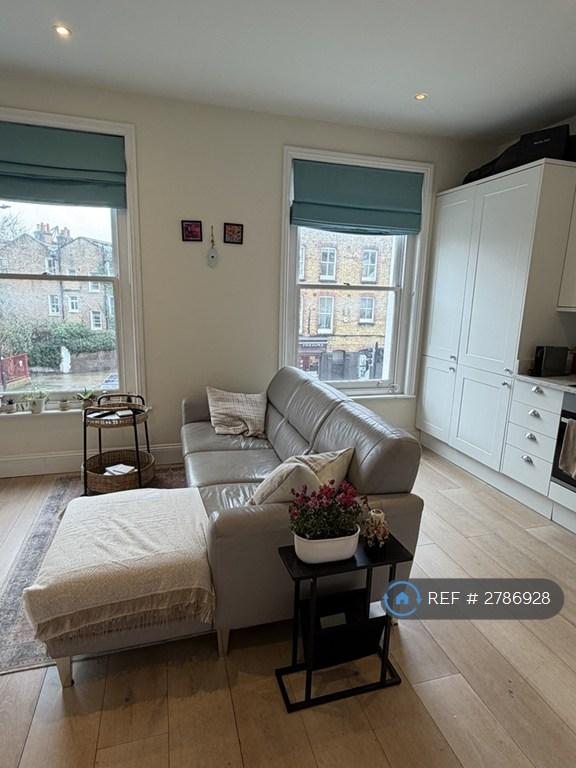 1 bedroom flat in Harwood Road, London, SW6 (1 bed) (#2786928)