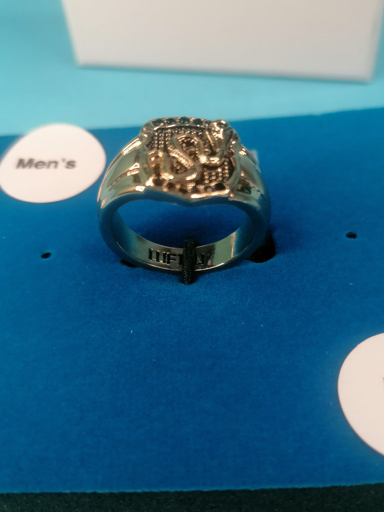 BRAND NEW  Large Man's  snake ring in box.
