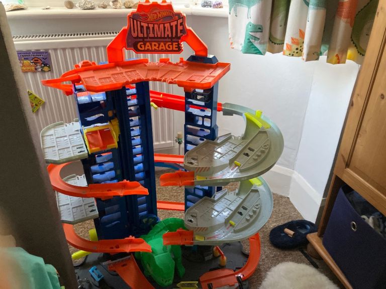 Ultimate hotweels garage