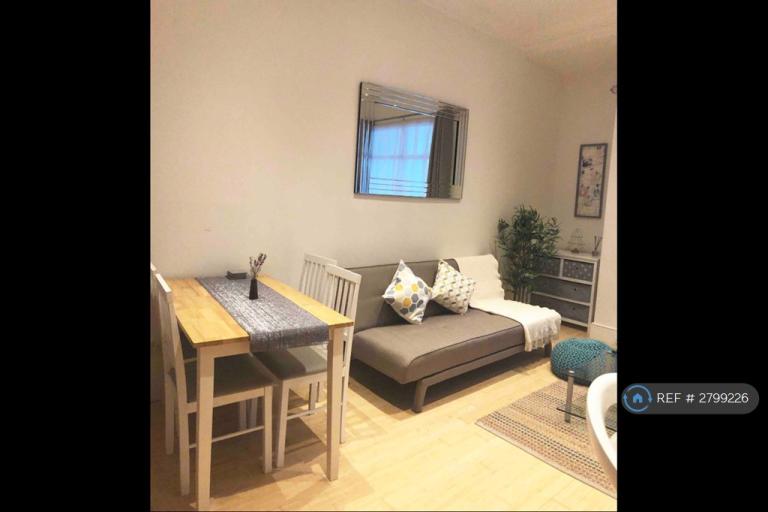 1 bedroom flat in Danbury Street, London, N1 (1 bed) (#2799226)