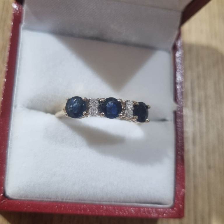 Gold 9ct Sapphire and Diamond ring. 