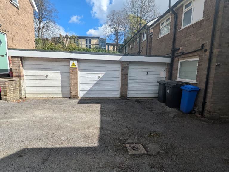 GARAGE FOR RENT IN SHEFFIELD S10 FOR CAR OR STORAGE