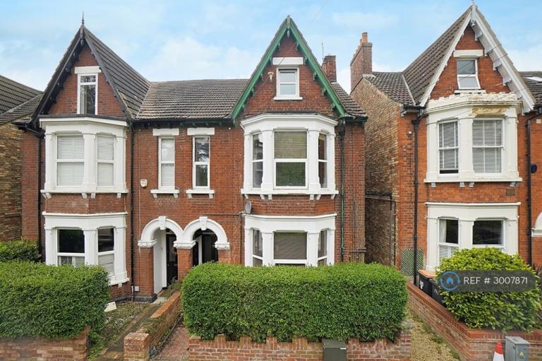 1 bedroom flat in Foster Hill Road, Bedford, MK41 (1 bed) (#3007871)