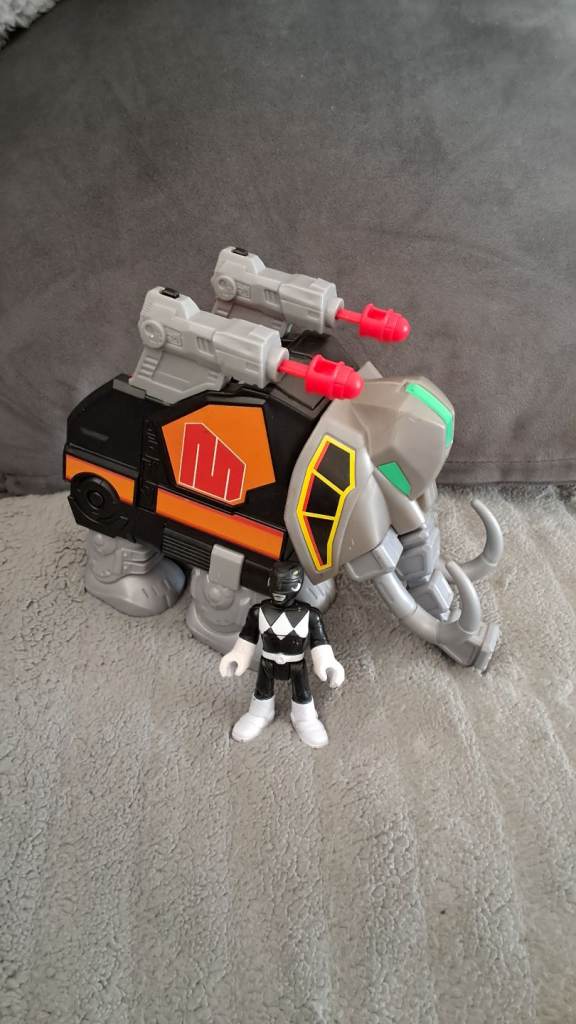 Imaginext Power Rangers Black Mastodon Zord With Black Ranger and 2 Bullets