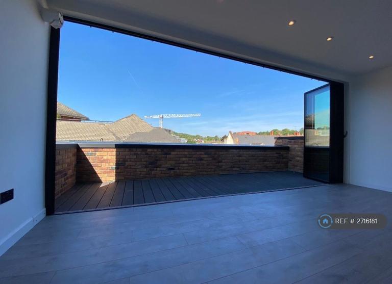 2 bedroom flat in High Street, Purley, CR8 (2 bed) (#2716181)