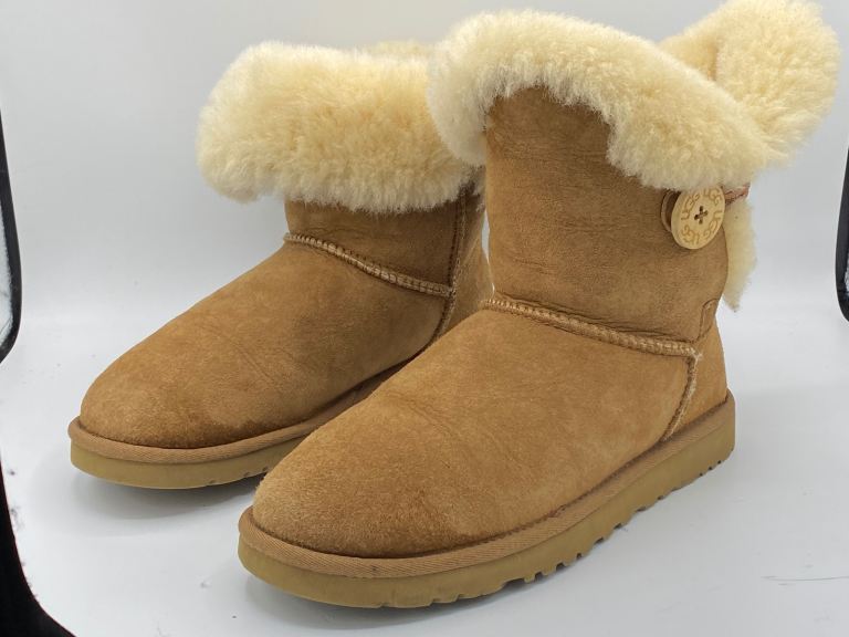 Boots UGG Size 5.5