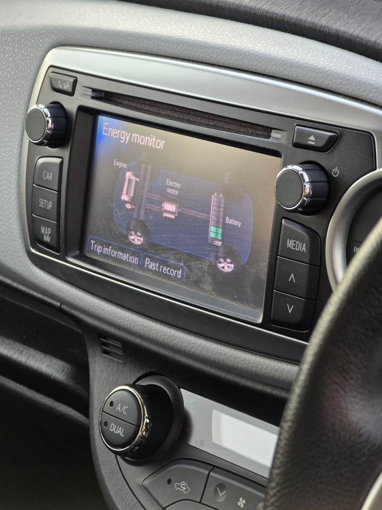 Automatic Toyota Yaris hybrid 1.5 VVT-CVT,5 Hatchback Petrol/Electric