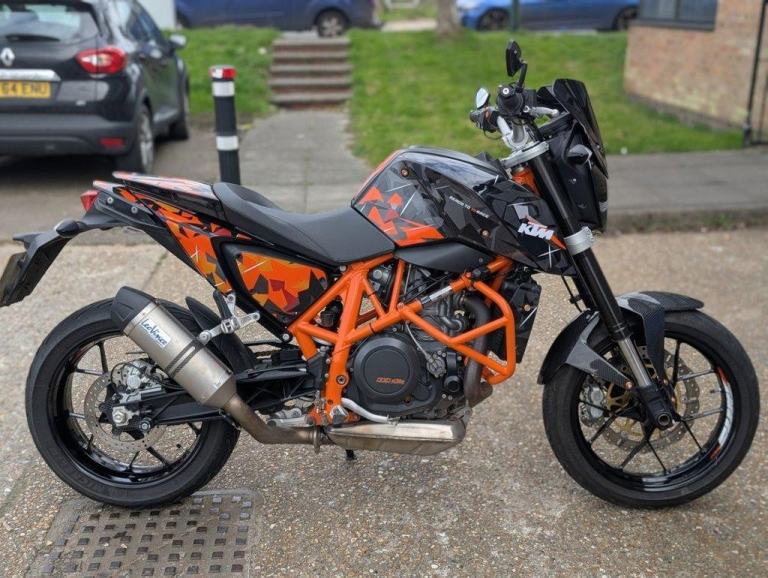 KTM 690 DUKE LOVELY BIKE, A REAL EYE CATCHER. GREAT EXTRAS. GOOD SERV HISTORY