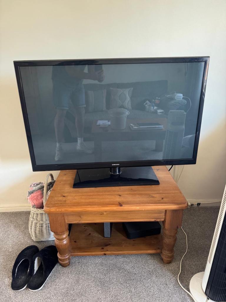 32” tv and household items 