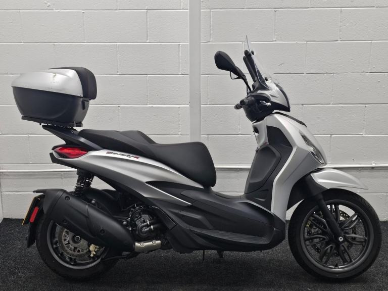 PIAGGIO BEVERLY S 300 ABS ** One Owner - READY TO GO!!!! - FEB 27 MOT **