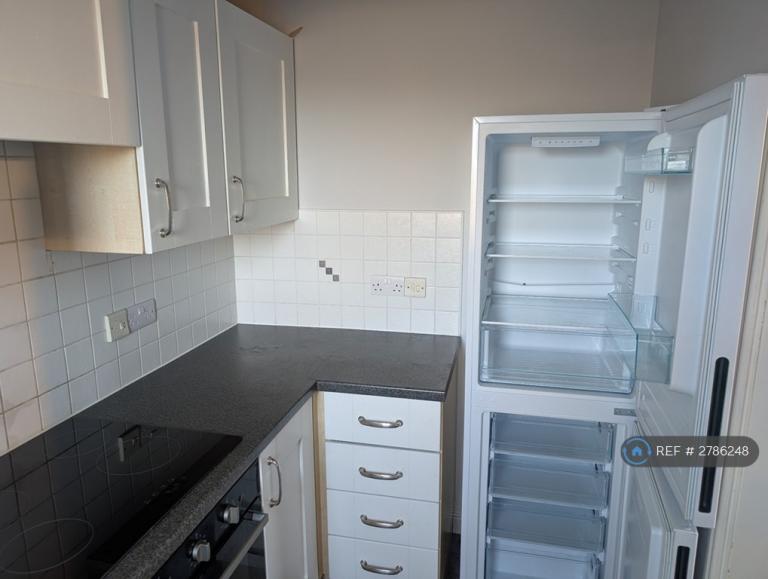 2 bedroom flat in Peterhouse Close, Peterborough, PE3 (2 bed) (#2786248)