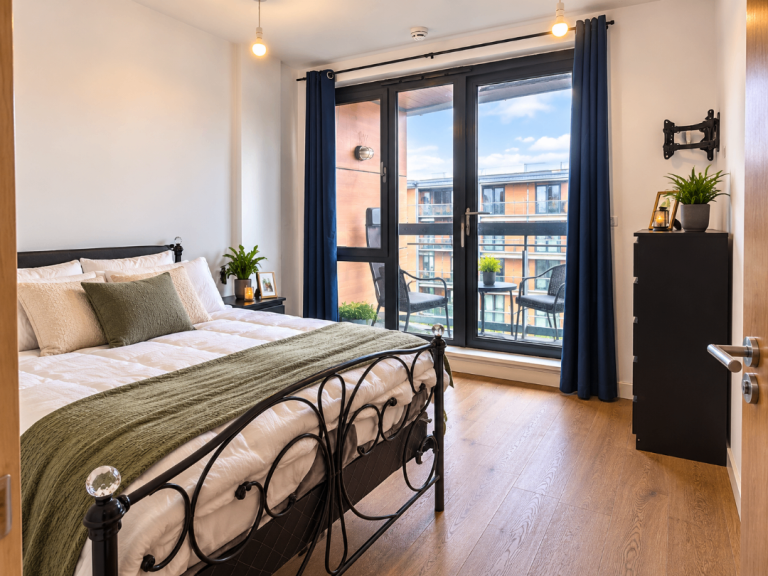 Master Ensuite | 1 Min Canning Town | Couples Welcome - Rent Negotiable