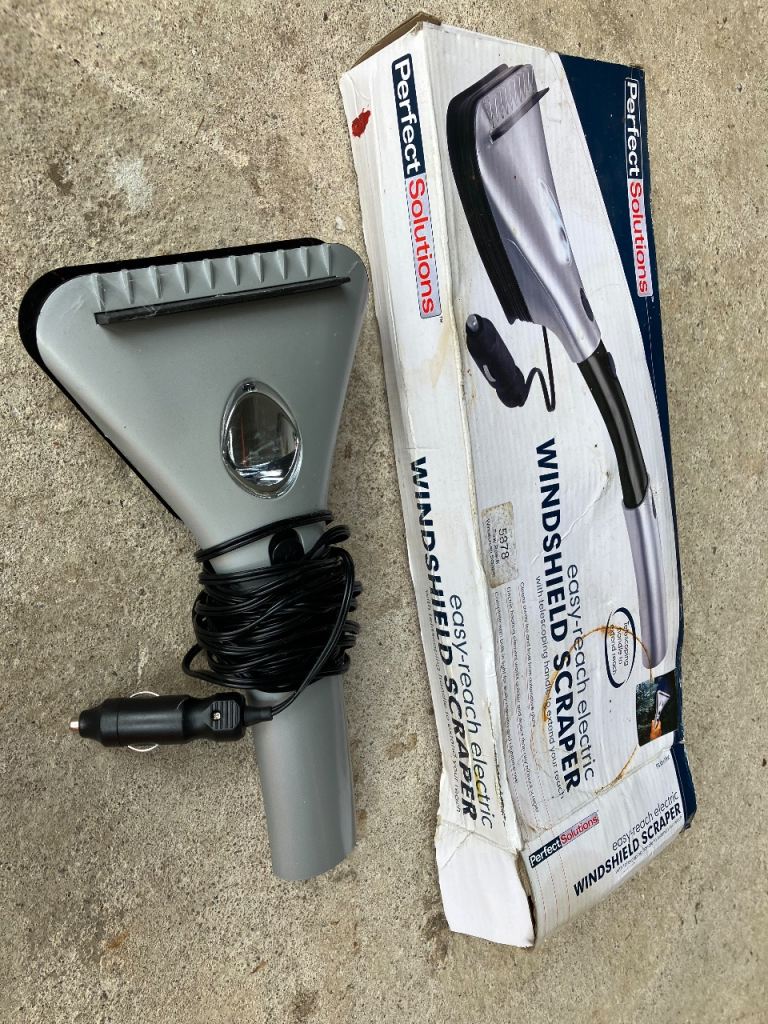 Car Windscreen defroster - plugs into power socket