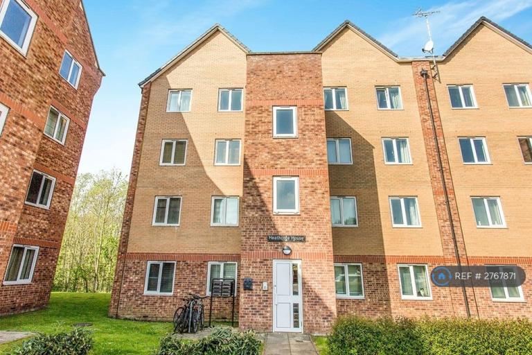 2 bedroom flat in Heathcote House, Chesterfield, S41 (2 bed) (#2767871)