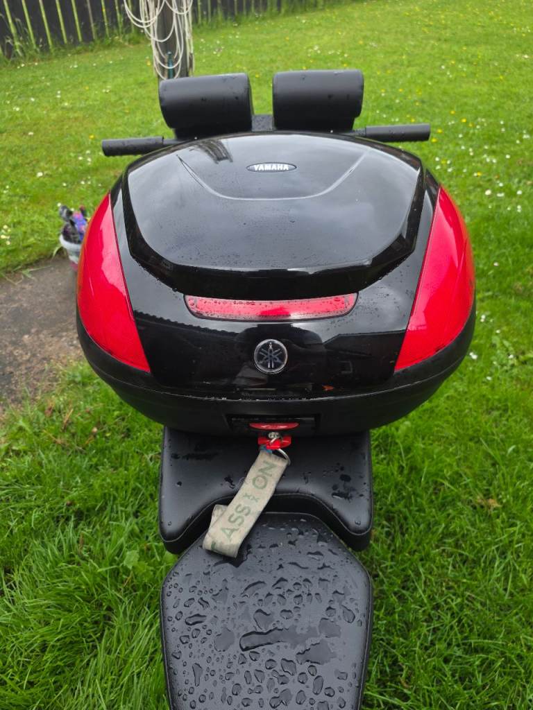 Yamaha top box with mounting rack