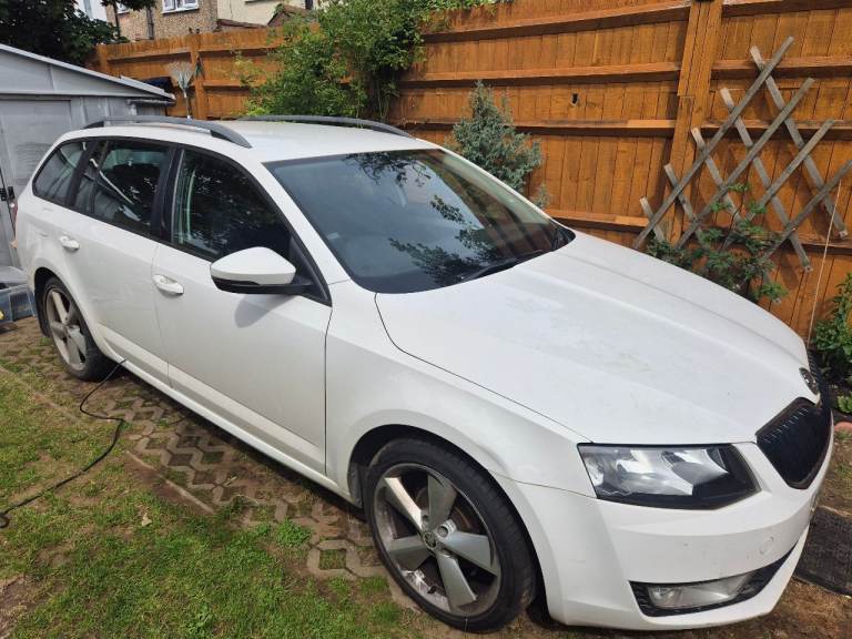 Skoda, OCTAVIA, Estate, 2014, Semi-Auto, 1598 (cc), 5 doors