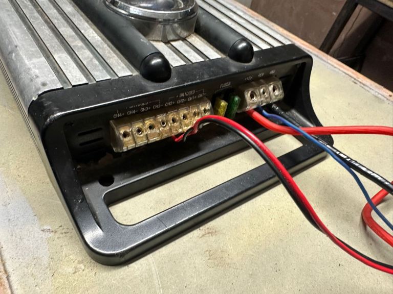Car amplifier 