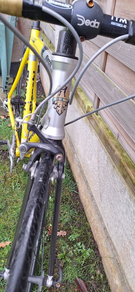 Road bike Bianchi 23in wheels 