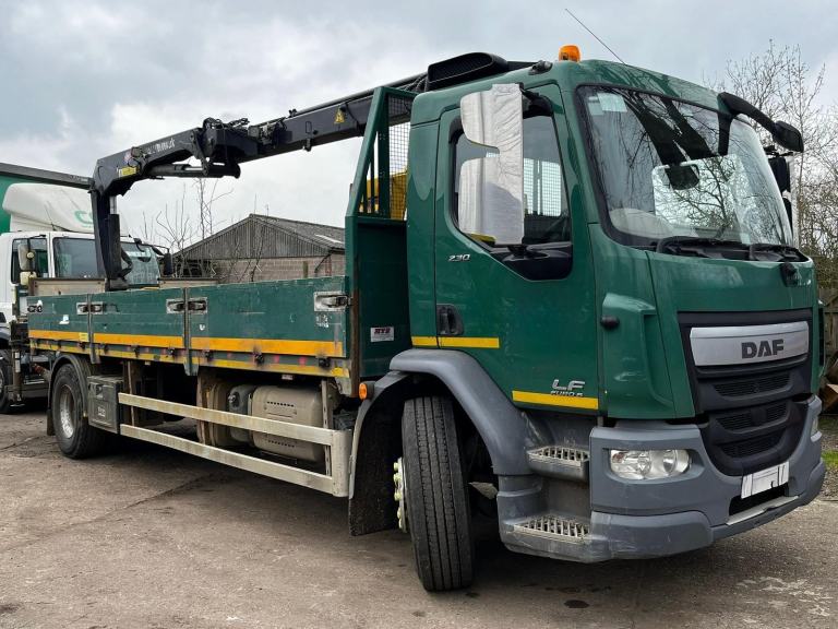 2017 DAF LF 55.230 18T DROPSIDE WITH HMF 1210 CRANE