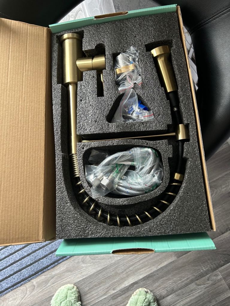 Brand New Gold Kitchen Mixer Tap with Pull-Out Spray