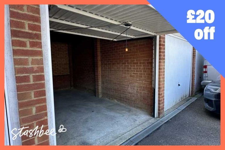 Garage to rent in Hoddesdon (EN11) | Stashbee