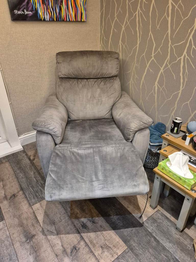 Fenton recliner chair (elec)