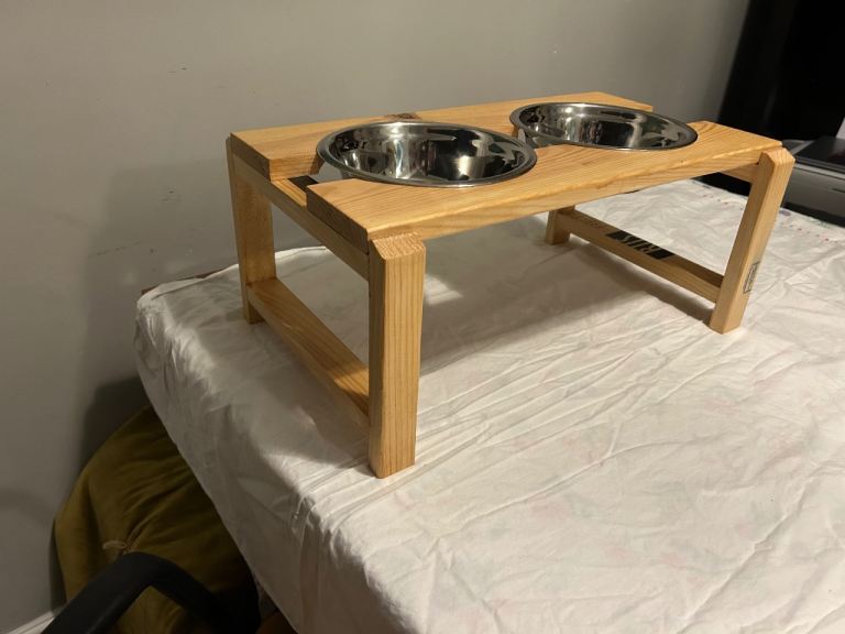 Dog food stand