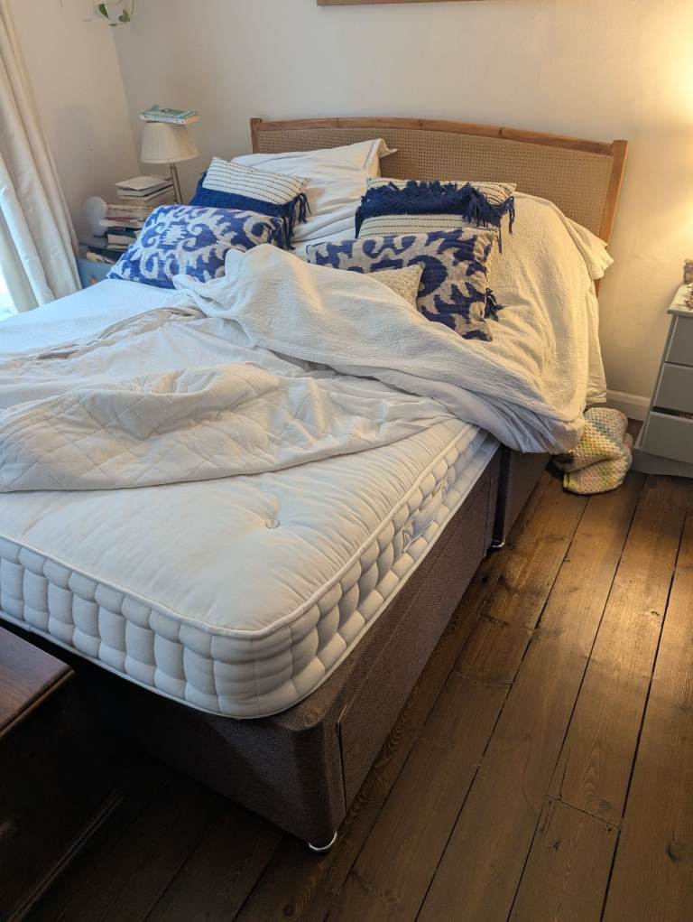 King size Bed with Headboard and Storage Drawers – Good Condition