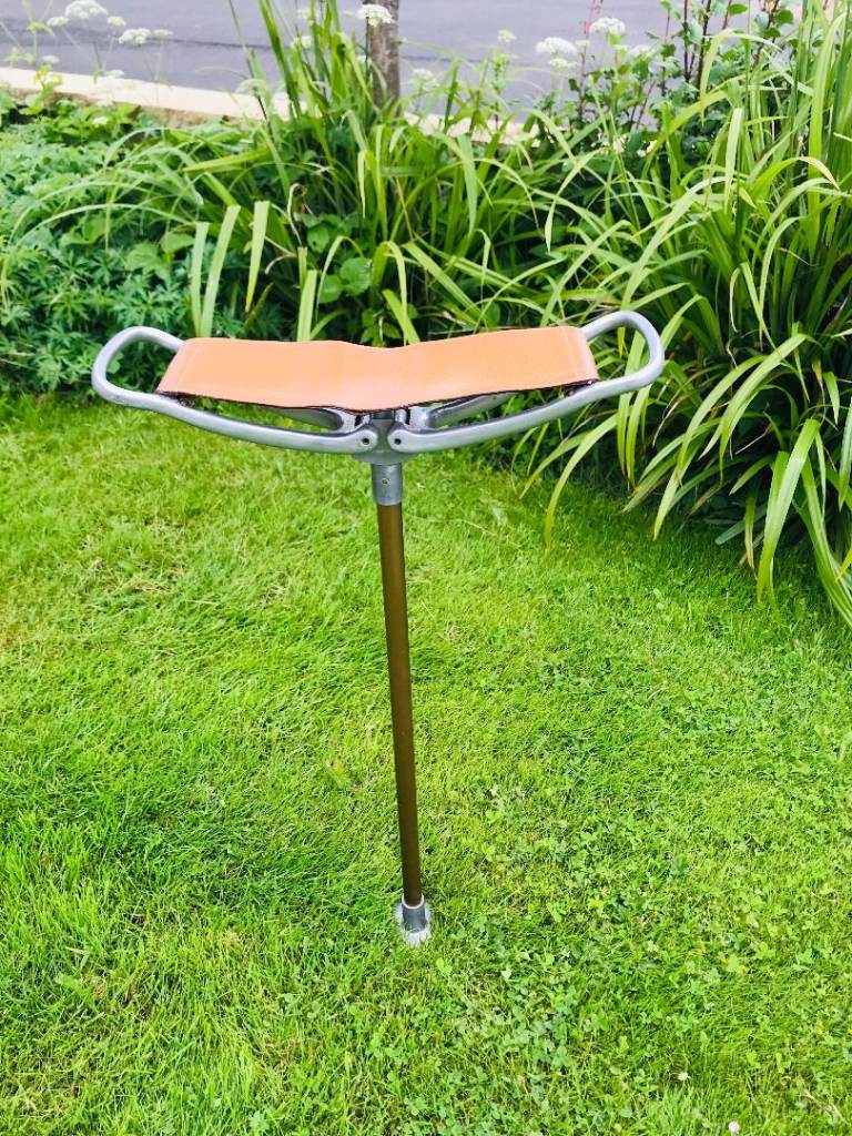 Hunting or horse racing, shooting  Leather stick seat