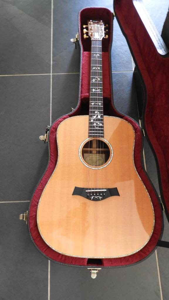 Taylor Acoustic Guitar model 910 with Hard Case - as new condition.