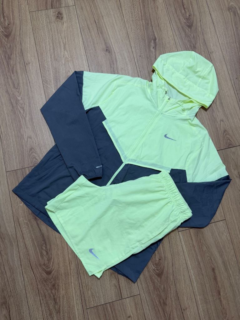 Nike "Barley Volt" Windbreaker Shorts & T-Shirt Set  -Size-M