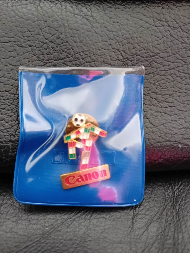 Vintage FIFA World Cup 1990 Canon Cameras Pin Badge Italy Advertising Football. 