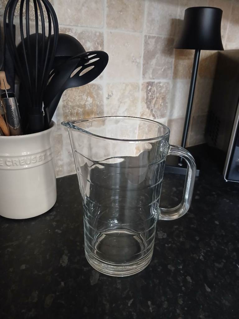 Glass jug