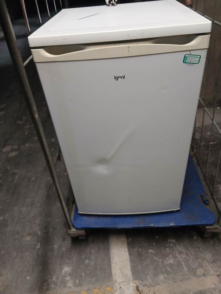 Igloo Mini Fridge Freezer – Working, Dented Front