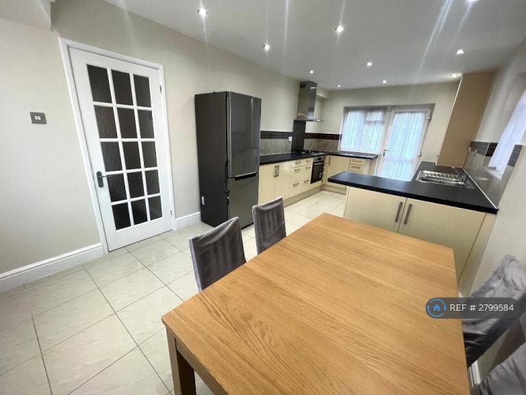 3 bedroom house in Ellement Close, Pinner, HA5 (3 bed) (#2799584)