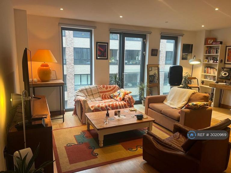 2 bedroom flat in Omega Works, London, E3 (2 bed) (#3020969)