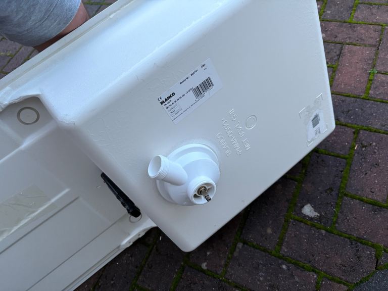 Off white kitchen sink. New. £100