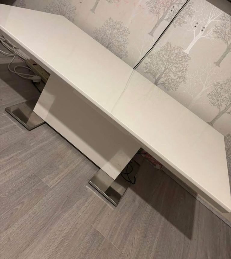 Coffee/ tea table