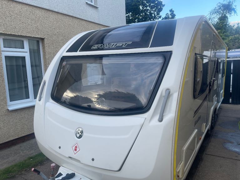 Swift kudos 630 2015 twin axle fixed bed 