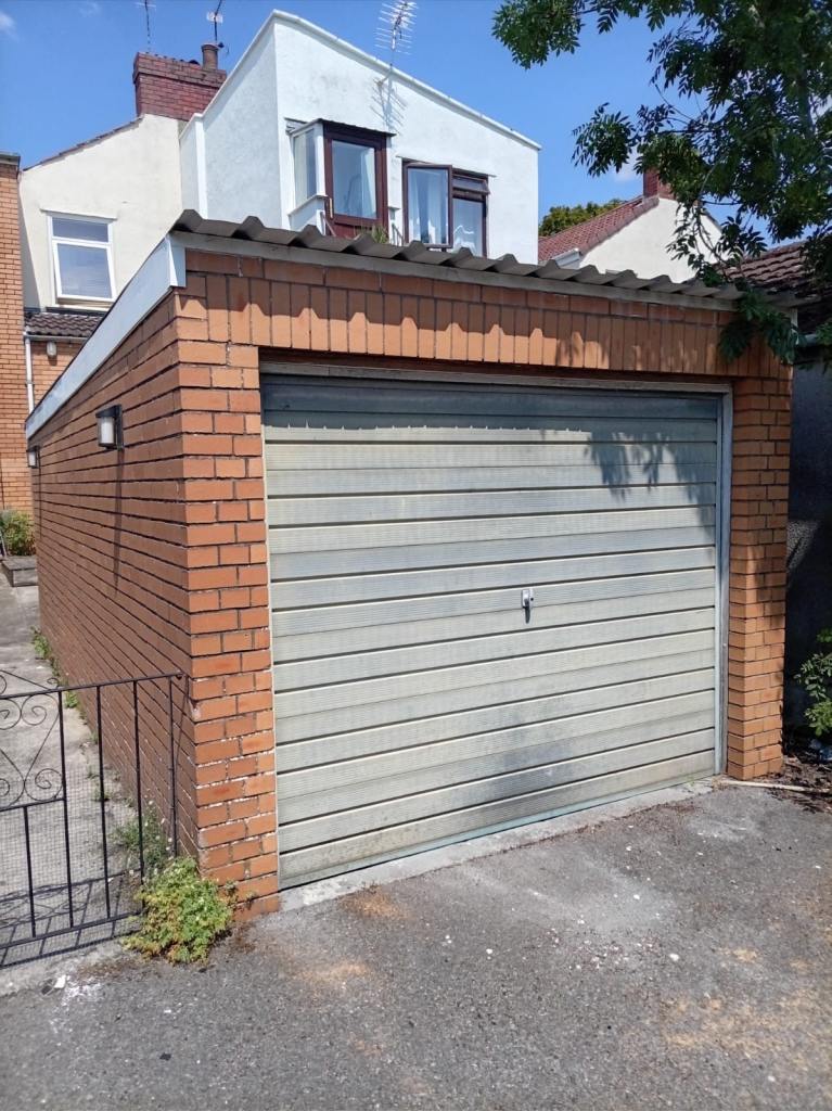 Single garage for rent BS15