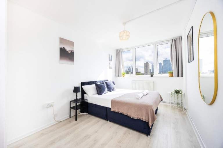 2 Double Bedroom spacious Flat 10 min to Canary wharf with Amazing city views 