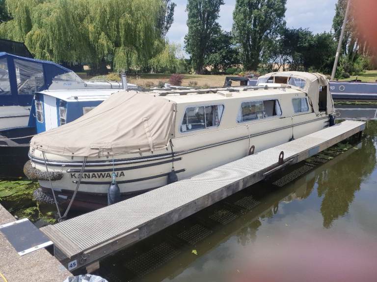 32ft Highbridge Crusader GRP narrowboat Diesel engine