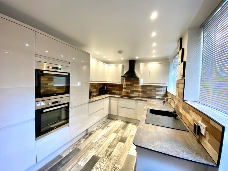 Single Clean Cozy Room 