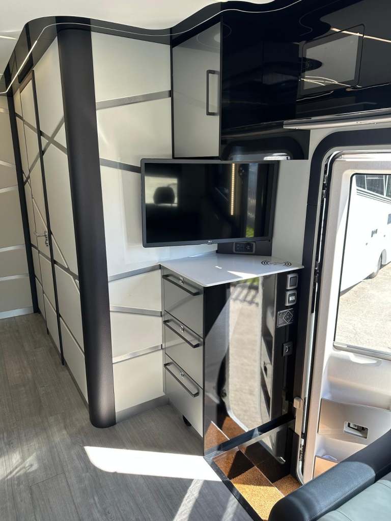 RC Motorhomes RC9M Motorhome Camper RV