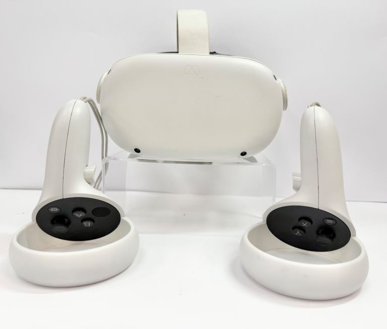 Meta/Oculus Quest 2 VR Headset With Controllers 128GB
