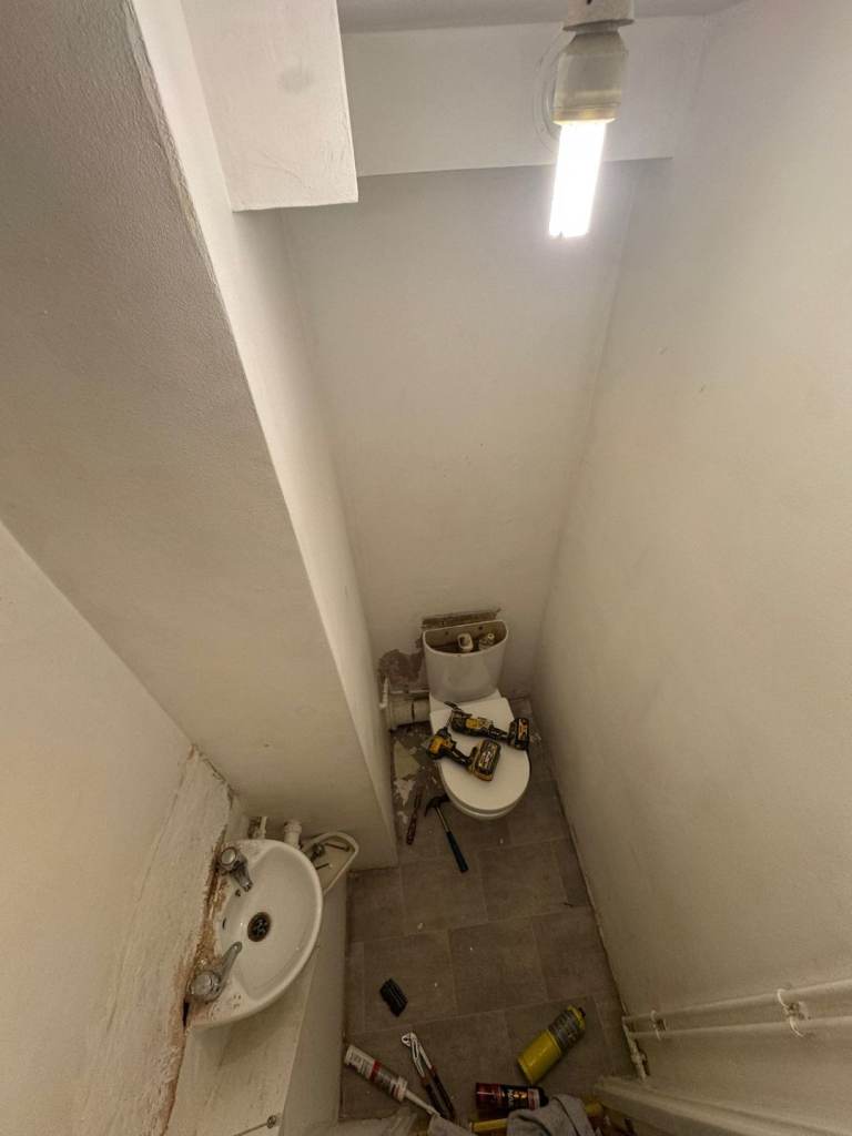 PLUMBER, TILER AND HANDMAN 